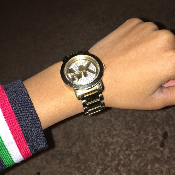 I’m selling my Michael Kors Watch and belt !! - Picture 2 of 3